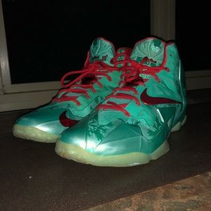 Lebron 11 Christmas